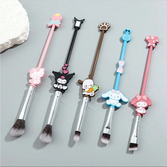 Sanrio Hello Kitty Makeup Brush Set - Picture 5 of 7